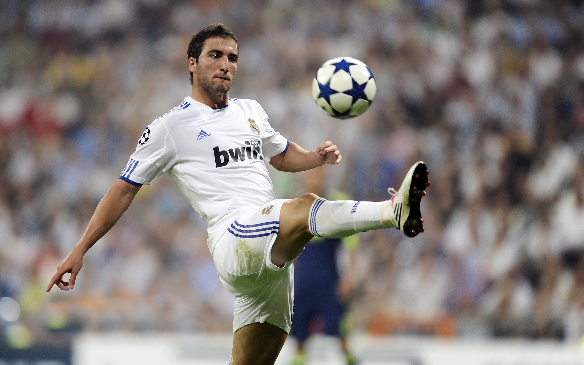 电竞全球总决赛在上海打响 LPL三支战队会师八强